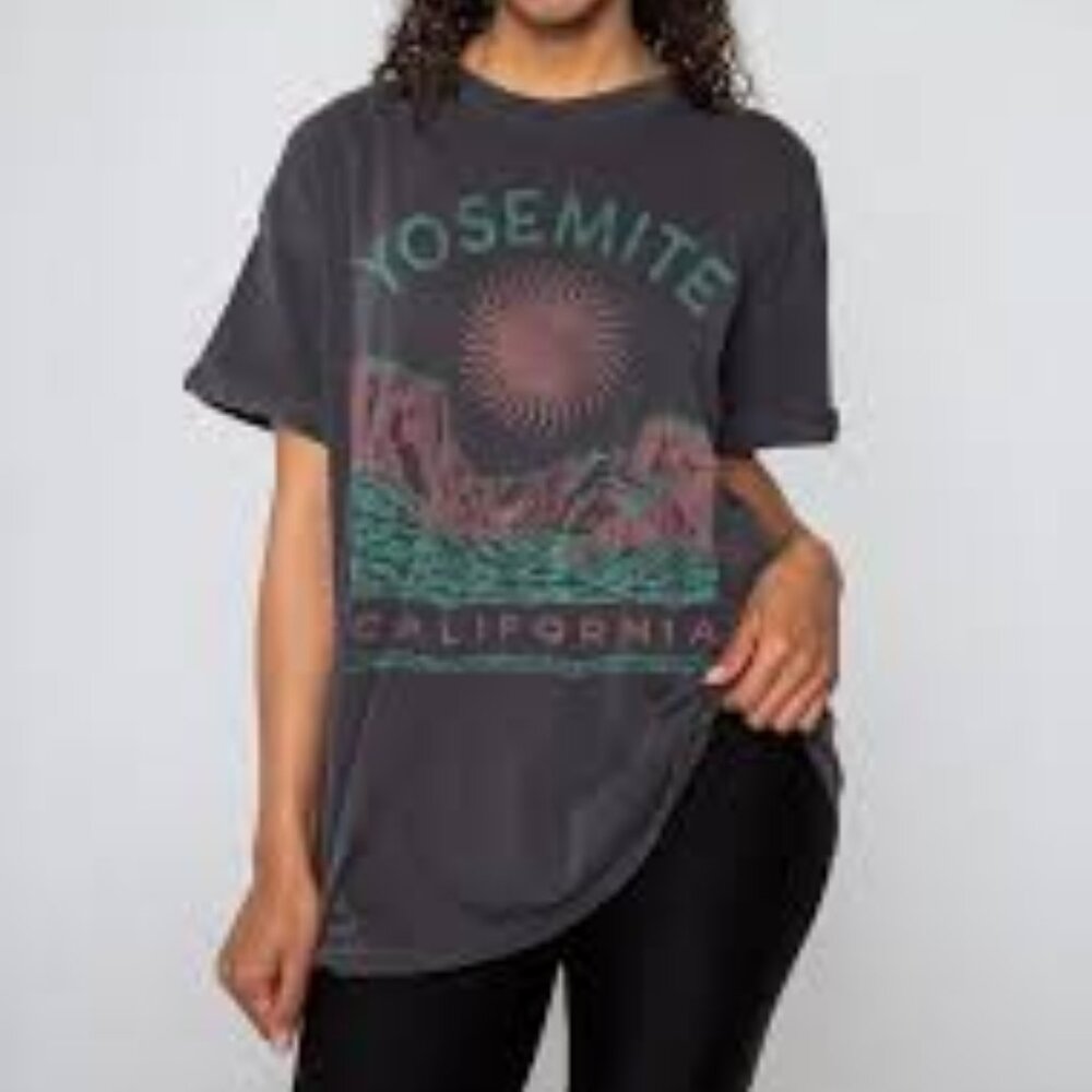 oversized maroon baggy yosemite california graphic t-shirt